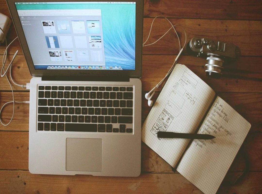 A Quick Head-to-Head: Torrent Download vs. Official Stream